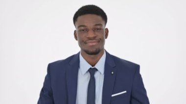 Afrikalı İşadamı Beyaz Arkaplanda Silah Hareketi İşareti Göstermiyor 