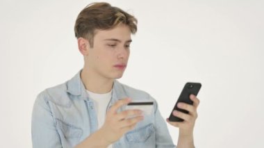 Çevrimiçi Alışveriş Hatası Smartphone 'da Yazan: Man on White Background 