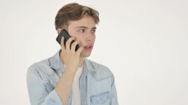 Beyaz Arkaplanda Akıllı Telefondan Kızgın Saldırgan Genç Adam 