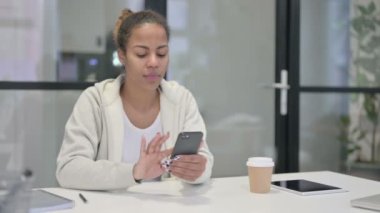 Akıllı Telefon 'da Başarılı Afrikalı Kadın Kutlaması