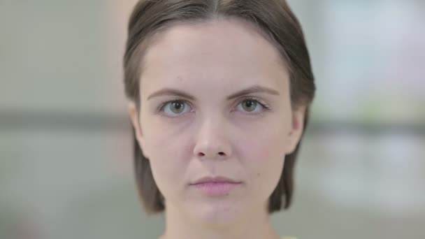 Close up of Woman Looking at the Camera — Stock Video