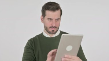 Kafe, Beyaz Ekran 'da Tablet kullanan Çekici Adam Portresi