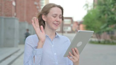 Sokaktaki Genç Kadın 'dan Tablet' e Video Çağrısı