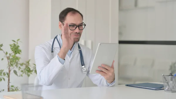 Doctor Waving hand for Video Chat with Patient — Stockfoto
