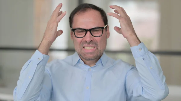 Portrait of Angry Middle Aged Man Feeling Crazy — Foto Stock