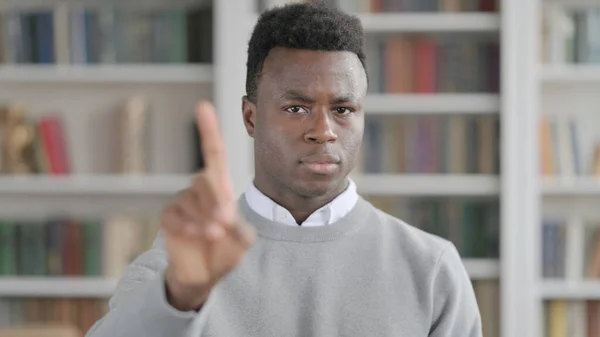 Portrét Afrického muže bez znaku prst, popírání — Stock fotografie