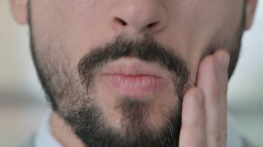 Delikanlının Ağzı 'na yakın Cavity, Dişağrısı