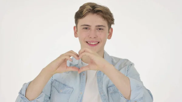 Νεαρός που δείχνει σχήμα καρδιάς από τα χέρια σε λευκό φόντο — Φωτογραφία Αρχείου