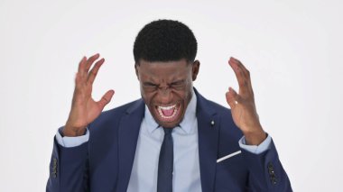 Afrikalı İşadamı Bağırıyor, Beyaz Arkaplanda Çığlık atıyor