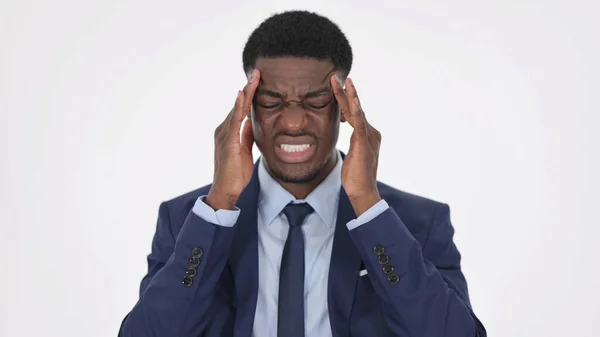 Afričtí podnikatelé s bolestí hlavy na bílém pozadí — Stock fotografie