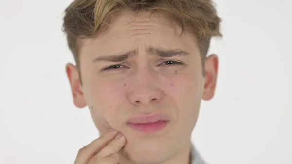 Beyaz Arkaplanda Diş Ağrısı Olan Genç Adamın Yüzü — Stok fotoğraf