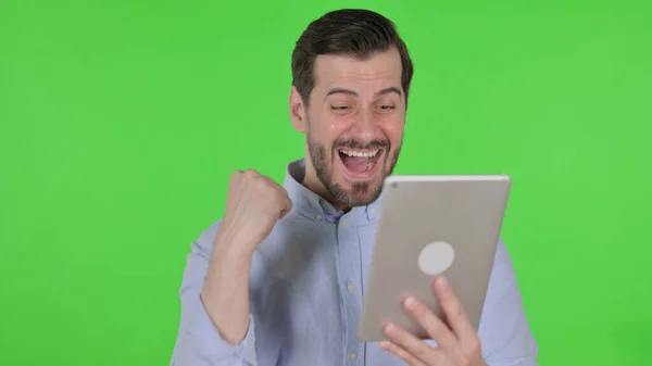 Portrait of Man Celebrating on Tablet in Office, Green Screen — Fotografia de Stock