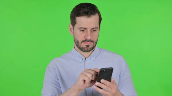 Portrait of Man using Smartphone, Green Screen — стокове фото