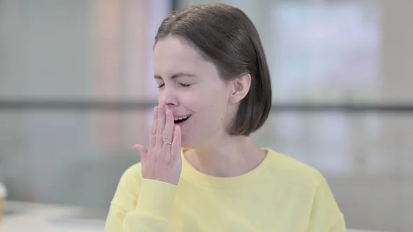 Portrait of Sleepy Young Woman Yawning — Stock Photo, Image