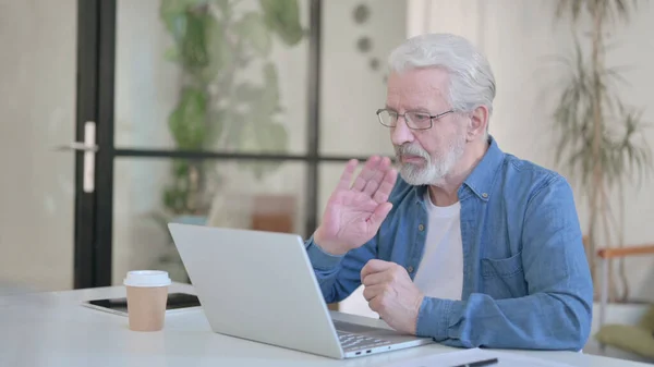 Senior Old Man Talking on Video Call on Laptop in Office — Zdjęcie stockowe