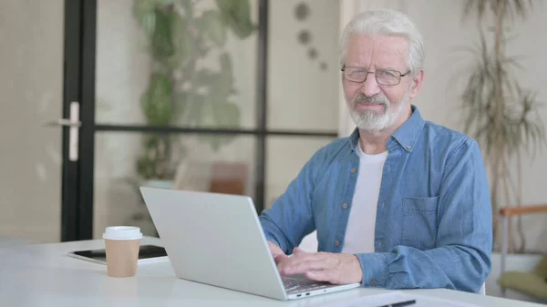Denying Senior Old Man Looking at Camera while using Laptop — Photo
