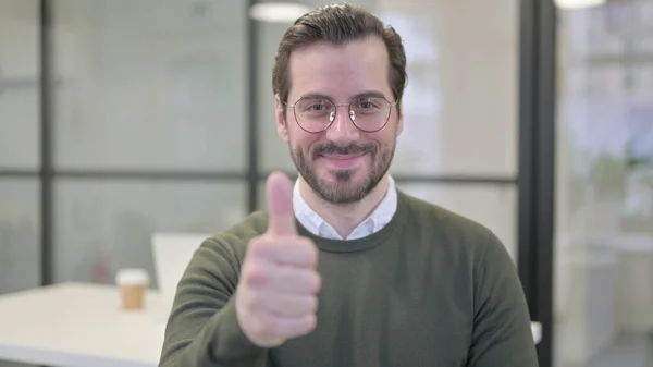 Portrait of Young Businessman showing Thumbs Up Sign — Stock Photo, Image