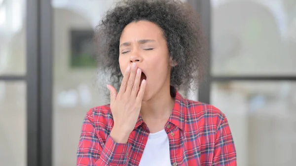 Portrait of Sleepy African Woman Yawning — Stock Photo, Image