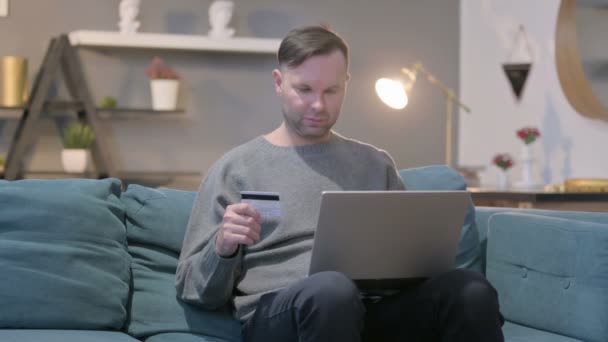 ( 영어 ) Casual Manwith Unsuccess Online Payment on Laptop on Sofa — 비디오