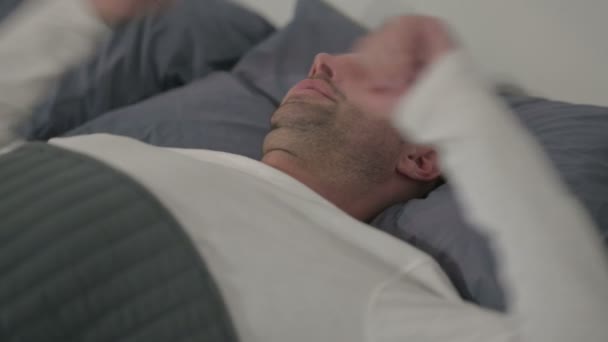 Close Middle Aged Man Waking Sleep Bed — Stockvideo