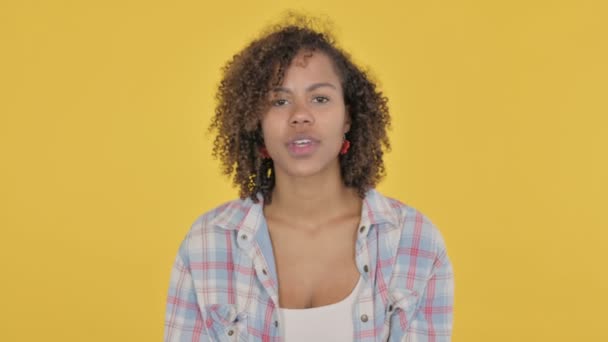 African Woman Feeling Shocked Yellow Background — Stock video
