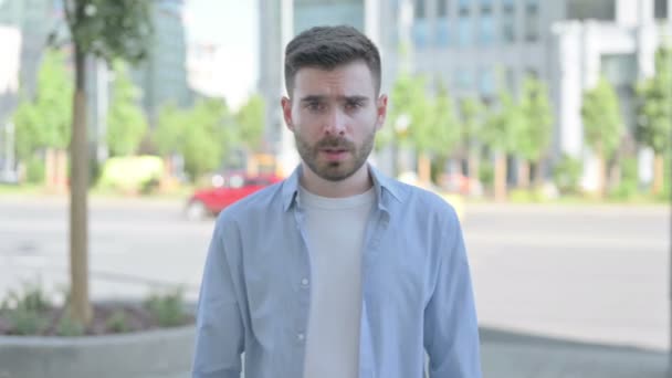 Outdoor Portrait Angry Man Arguing — Stock videók