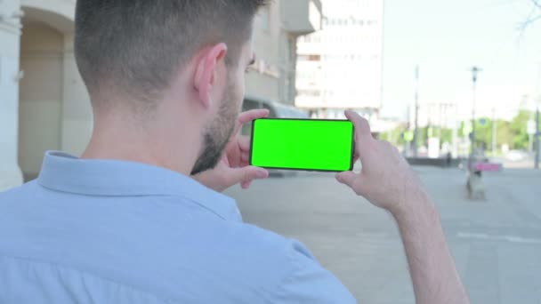Man Watching Smartphone Green Screen Outdoor — Vídeos de Stock