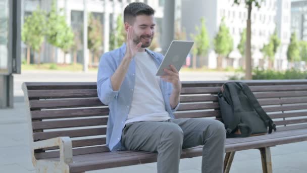 Online Video Chat Tablet Man Sitting Bench — Vídeos de Stock