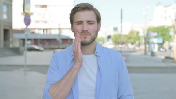 Retrato Homem Meia Idade Com Dor Dente Livre — Vídeo de Stock