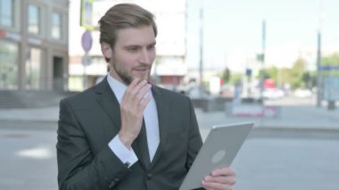 Orta Çağ İşadamı Açık Hava 'dan Tablet' e Görüntü Çağrısı