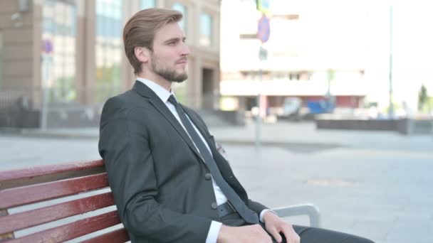 Businessman Smiling Camera While Sitting Bench — Vídeo de stock