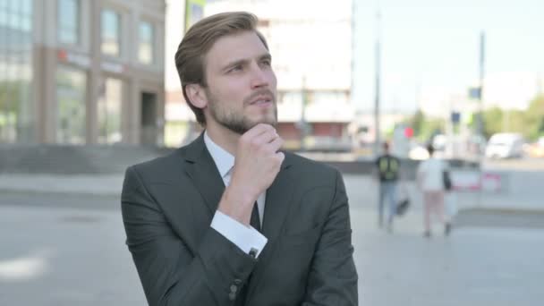 Portrait Pensive Middle Aged Businessman Thinking Outdoor — Stockvideo