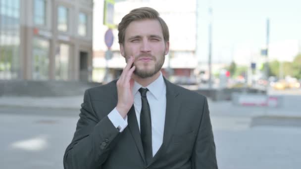 Portrait Middle Aged Businessman Having Toothache Outdoor — 비디오