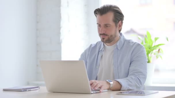 Mature Man Celebrating Online Success Office — 图库视频影像