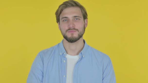 Casual Young Man Victory Sign Yellow Background — стоковое видео