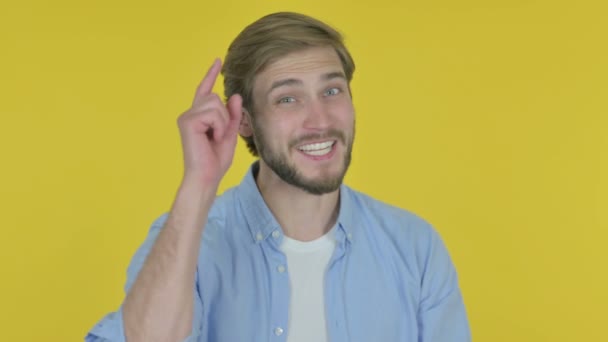 Angry Casual Young Man Arguing Yellow Background — Stock Video