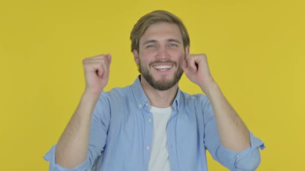 Casual Young Man Dancing Joy Yellow Background — Vídeos de Stock