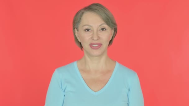 Senior Old Woman Waving Hand Say Hello Red Background — Stock video