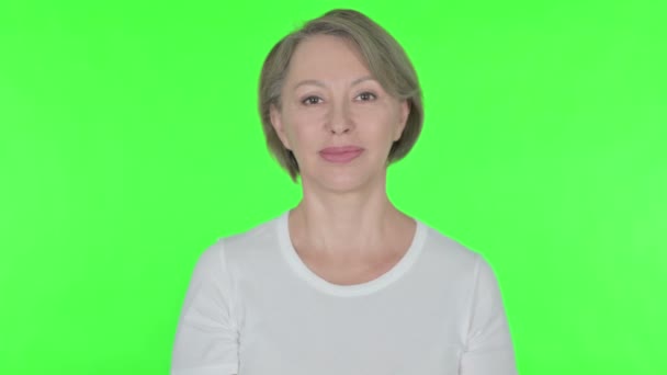 Flying Kiss Senior Old Woman Love Green Background — Vídeo de Stock