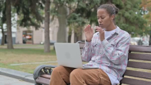 Young African Woman Headache Using Laptop While Sitting Outdoor Bench — Vídeo de Stock