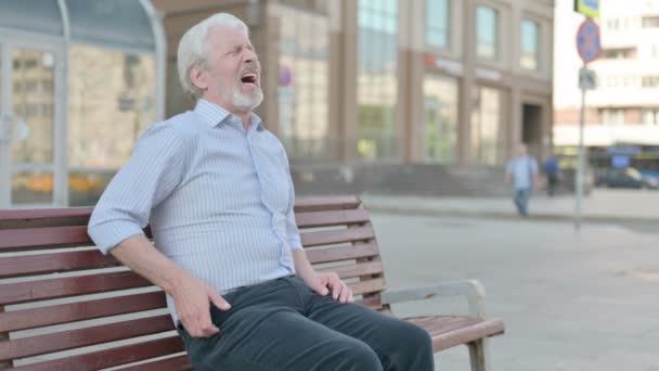 Senior Old Man Having Back Pain While Sitting Bench Outdoor — Video Stock