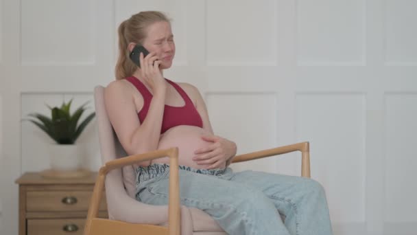 Angry Pregnant Young Woman Talking Phone Home — Vídeo de Stock