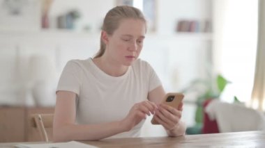 Smartphone 'da Kaybolan Genç Kadın' ın Tepkisi 