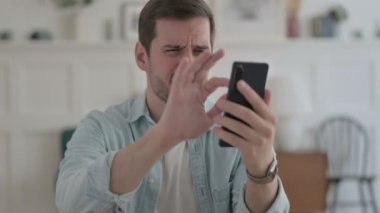 Sıradan Adam Akıllı Telefon 'da Kayıplara Tepki Veriyor