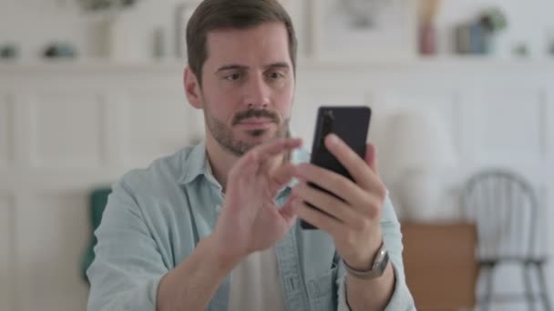 Casual Man Celebrating Success Smartphone — Vídeos de Stock