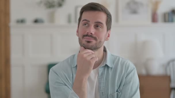 Portrait Thinking Casual Man Getting New Idea — Stockvideo