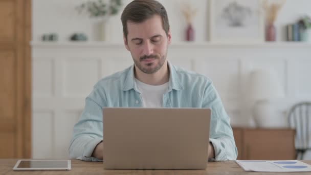 Casual Man Having Neck Pain While Using Laptop — Vídeos de Stock