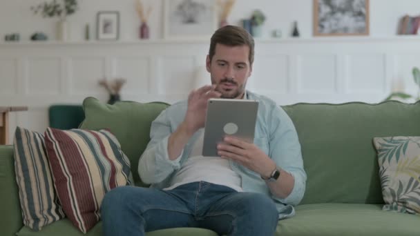 Casual Man Having Loss Tablet Sofa — Wideo stockowe