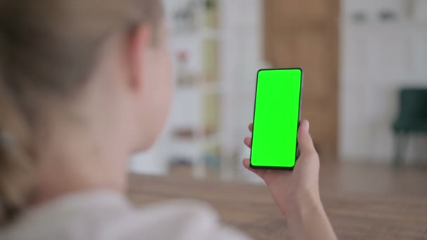 Rear View Young Woman Looking Smartphone Green Chroma Screen — Vídeo de Stock