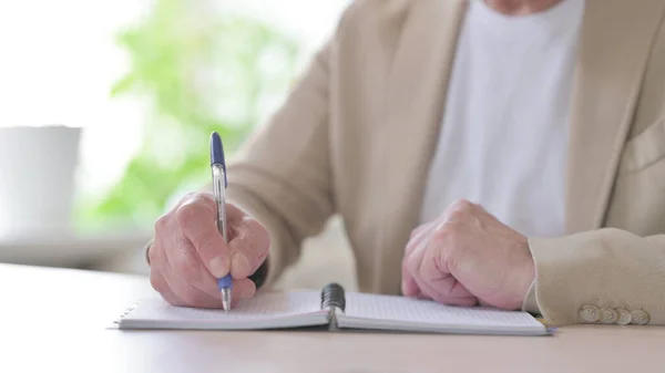 Close Senior Old Man Writing Notebook — Stock fotografie